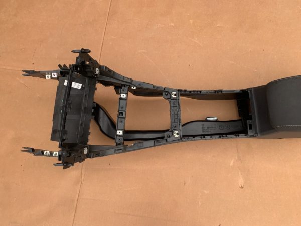 Cotiera cu grile ventilatie VW Golf 7 2018 - Dezmembrari Auto - imagine 2