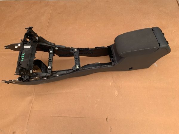 Cotiera cu grile ventilatie VW Golf 7 2018 - Dezmembrari Auto