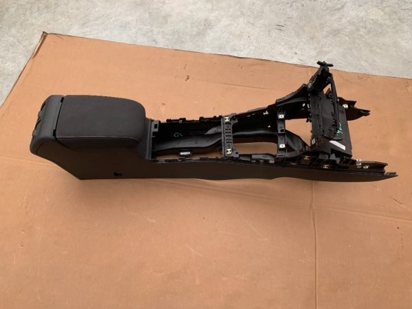 Cotiera cu grile ventilatie VW Golf 7 2018 - Dezmembrari Auto - imagine 5