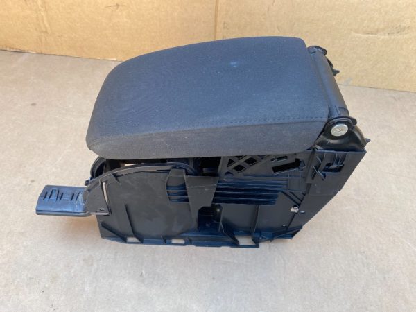Cotiera cu suport VW Scirocco 1K0713187 1K0 713 187 - Dezmembrari Auto