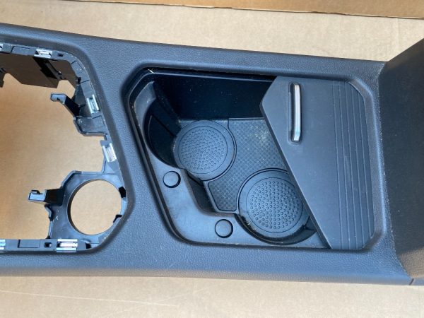 Cotiera din piele cu consola si suport pahare VW Tiguan 2 2017 - Dezmembrari Auto - imagine 8