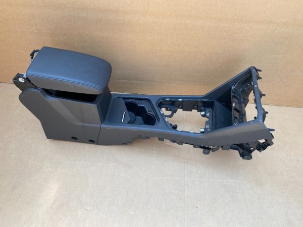 Cotiera din piele cu consola si suport pahare VW Tiguan 2 2017 - Dezmembrari Auto
