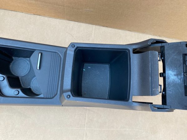Cotiera din piele cu consola si suport pahare VW Tiguan 2 2017 - Dezmembrari Auto - imagine 6