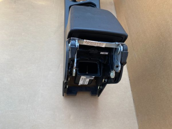 Cotiera din piele cu consola si suport pahare VW Tiguan 2 2017 - Dezmembrari Auto - imagine 7