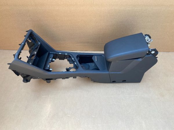 Cotiera din piele cu consola si suport pahare VW Tiguan 2 2017 - Dezmembrari Auto - imagine 3