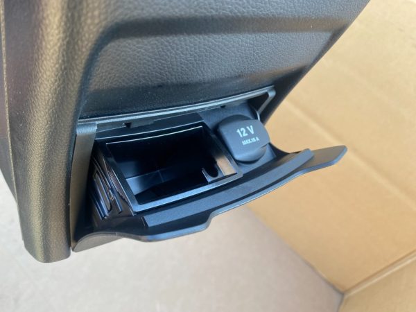 Cotiera din piele cu suport si grile ventilatie Mercedes GLC W253 X253 la 0 km - Dezmembrari Auto - imagine 3