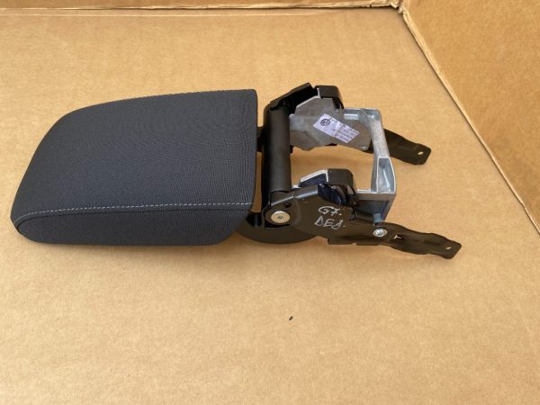 Cotiera material textil VW Golf 7 2019 - Dezmembrari Auto