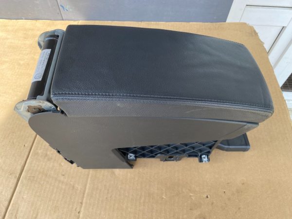 Cotiera piele VW Passat B6 B7 CC 3C0864207P 3C0 864 207 P - Dezmembrari Auto