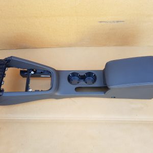 Cotiera cu capac si grile arerisire, suport pahare si consola VW Jetta facelift - Dezmembrari Auto