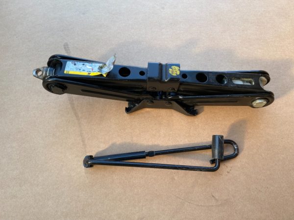 Cric Audi A4 B9 A5 F5 8W0011031 8W0 011 031 - Dezmembrari Auto