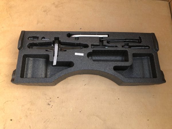 Cric cheie suport polistiren VW Touran 2017 5TA012115E 5TA 012 115 E - Dezmembrari Auto