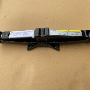 Cric VW Passat B8 3Q0011031A 3Q0 011 031 A - Dezmembrari Auto