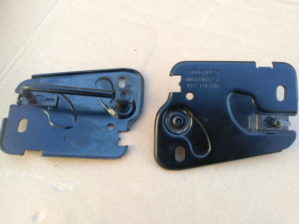 Cui de pe capota stanga Audi A3 8V 8V0823185B 8V0 823 185 B - Dezmembrari Auto
