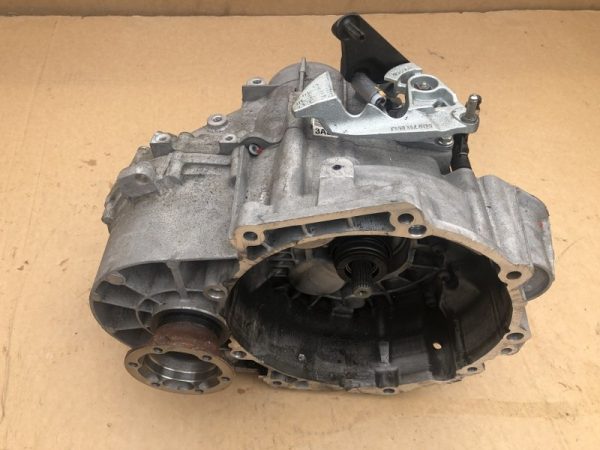Cutie viteze manuala VW Passat B8 cod SRC 2.0 tdi DFH - Dezmembrari Auto