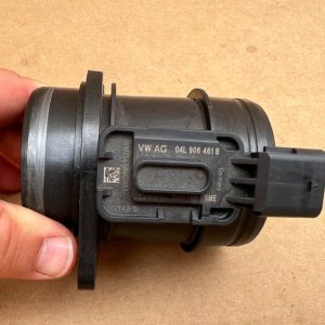Debitmetru aer VW Golf 7 1.6 tdi la 0 km 04L906461B 04L 906 461 B - Dezmembrari Auto