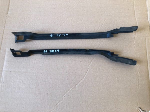 Deflectoare aer stanga dreapta aer Audi A3 8V 8V0121332 8V0121331 - Dezmembrari Auto