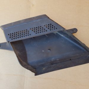 Deflector aer Audi A4 B8 2009 2.0 tdi 8K0129618 8K0 129 618 - Dezmembrari Auto