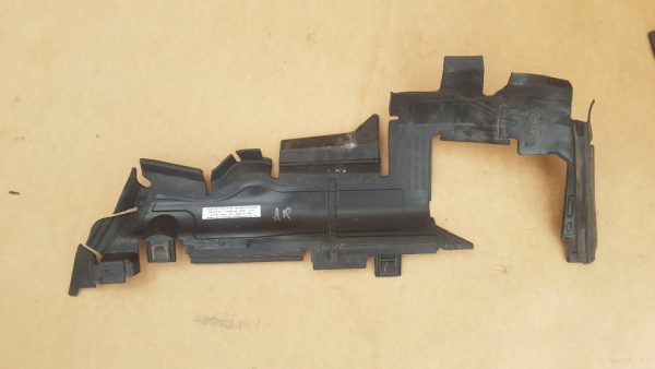 Deflector aer Audi A5 F5 2018 3.0 tdi 8W6121284AH 8W6 121 284 AH - Dezmembrari Auto