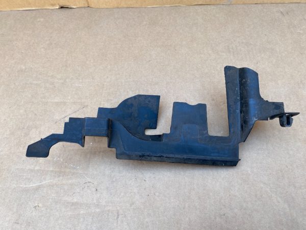 Deflector aer dreapta VW Golf 5 plus 1K0121284E 1K0 121 284 E - Dezmembrari Auto