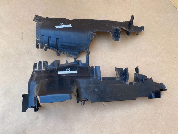 Deflector aer dreapta VW Golf 7 5G0121284M 5G0 121 284 M - Dezmembrari Auto