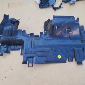 Deflector aer stanga Audi Q8 2019 2.0 tfsi 4M8121283 4M8 121 283 - Dezmembrari Auto
