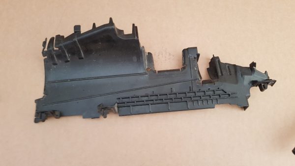Deflector aer stanga VW Golf 7 1.6 tdi 5G0121283AD 5G0 121 283 AD - Dezmembrari Auto
