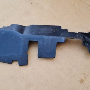 Deflector aer stanga VW Passat CC 3C8121283B 3C8 121 283 B - Dezmembrari Auto