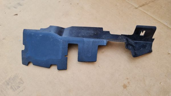 Deflector aer stanga VW Passat CC 3C8121283B 3C8 121 283 B - Dezmembrari Auto