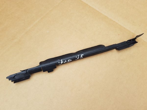 Deflector aer VW Golf 7 5G0121331H 5G0 121 331 H - Dezmembrari Auto