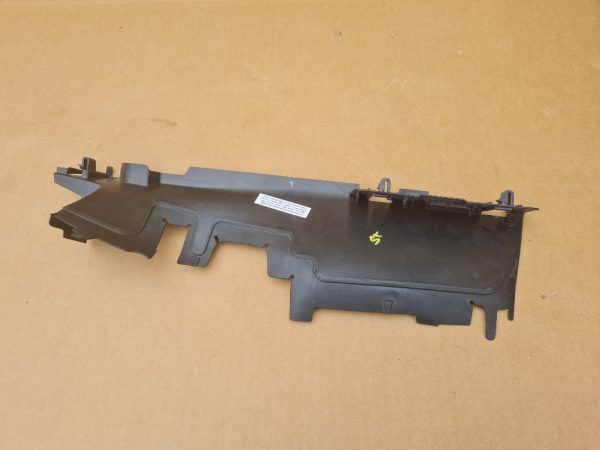 Deflector aer VW Passat B8 2.0 tdi 3G0121283A 3G0 121 283 A - Dezmembrari Auto