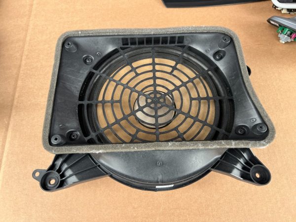 Difuzor bass 4G5035412 4G5 035 412 Audi A6 C7 limuzina la 0 km - Dezmembrari Auto