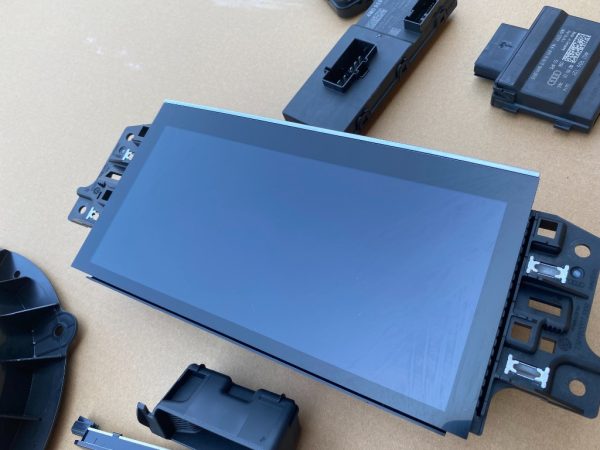 Display navigatie high Audi Q8 4M8919605 4M8 919 605 4M8919605A 4M8 919 605 A mh2p - Dezmembrari Auto