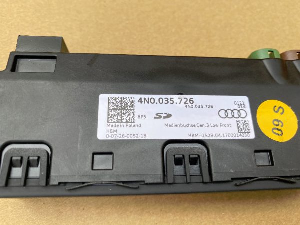 Distribuitor USB Audi Q8 la 0 km 4N0 035 726 4N0035726 4N0 035 726 A 4N0035726A - Dezmembrari Auto - imagine 2