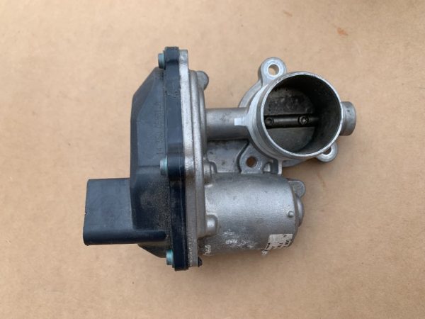 EGR VW Passat B8 04L131501C 04L 131 501 C - Dezmembrari Auto