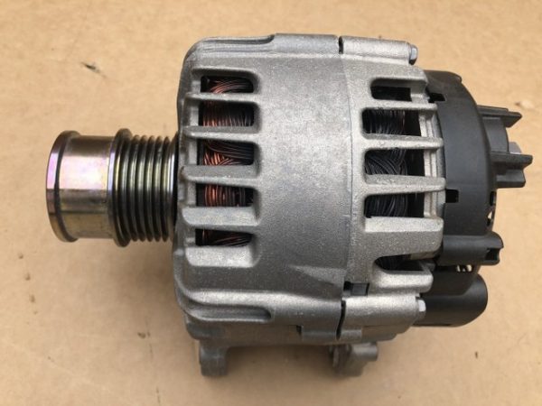 Alternator VW Golf 7 2018 1.5 DAC 04E 903 015 D 04E903015D - Dezmembrari Auto