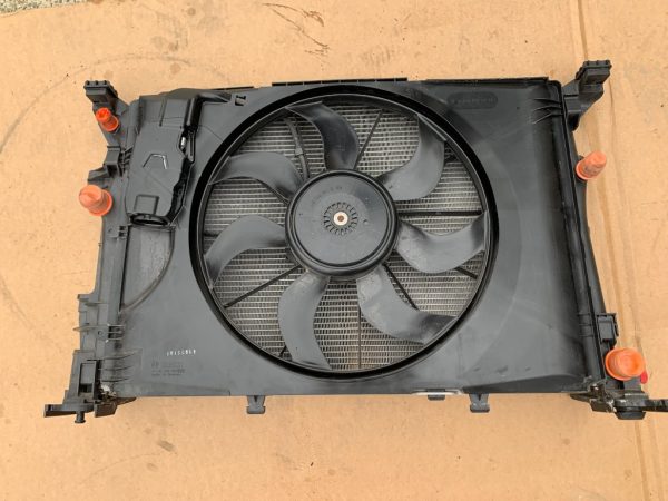 Electroventilator cu suport Mercedes B class B200 W246 1.6 A2465000093 la 0 km - Dezmembrari Auto