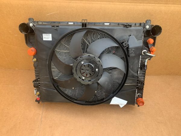 Electroventilator Mercedes R-Class R400 W251 facelift 2015 A1645000593 A 164 500 05 93 - Dezmembrari Auto