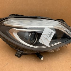 Far dreapta bi-xenon Mercedes B-Class W246 2014 A2468207261 la 0 km - Dezmembrari Auto