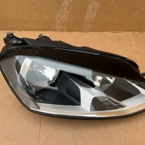 Far dreapta VW Golf 7 din 2016 la 0 km 5G1941006 5G1 941 006 - Dezmembrari Auto
