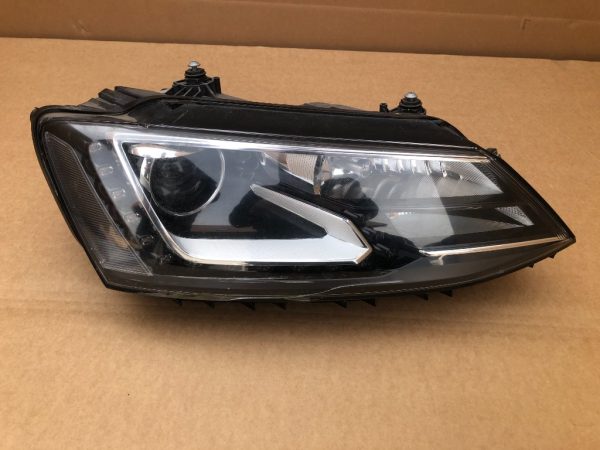 Far dreapta VW Jetta 2017 5C7941752E 5C7 941 752 E - Dezmembrari Auto