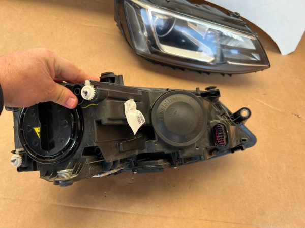 Far dreapta complet bi-xenon adaptiv VW Jetta la 0 km 5C7941752E 5C7 941 752 E - Dezmembrari Auto - imagine 2