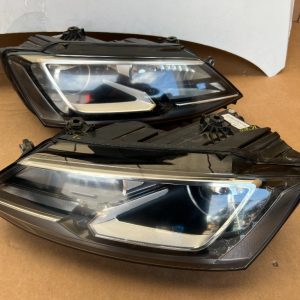 Far dreapta complet bi-xenon adaptiv VW Jetta la 0 km 5C7941752E 5C7 941 752 E - Dezmembrari Auto