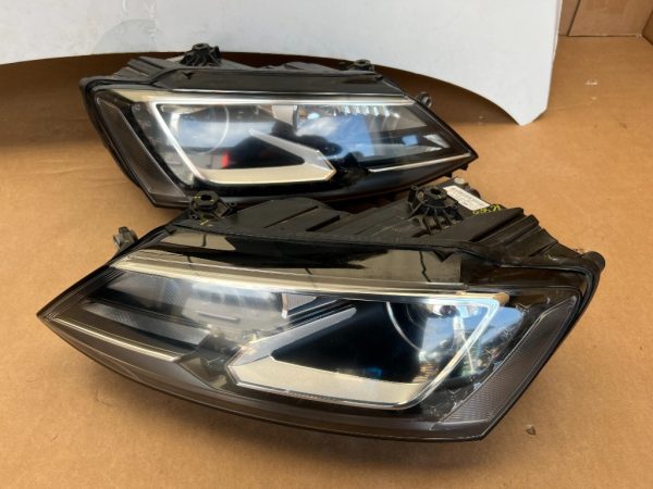 Far dreapta complet bi-xenon adaptiv VW Jetta la 0 km 5C7941752E 5C7 941 752 E - Dezmembrari Auto