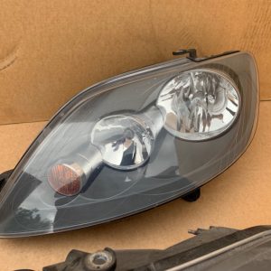 Far stanga cu finitie neagra VW Golf 5 plus 5M1 941 005 B 5M1941005B - Dezmembrari Auto