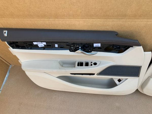Fata usa stanga fata din piele crem BMW G11 G12 seria 7 din 2017 - Dezmembrari Auto