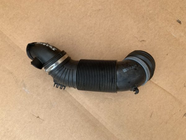 Furtun admisie VW Sharan 2.0 tdi din 2019 5N0129656D 5N0 129 656 D - Dezmembrari Auto