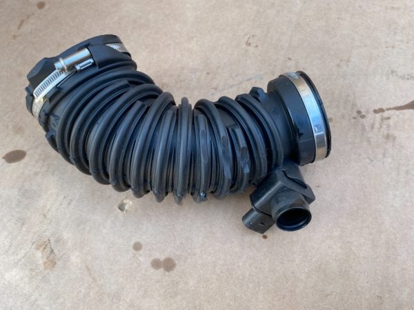 Furtun aer VW Passat B8 2.0 tdi 2023 3Q0129654S 3Q0 129 654 S la 0 km - Dezmembrari Auto