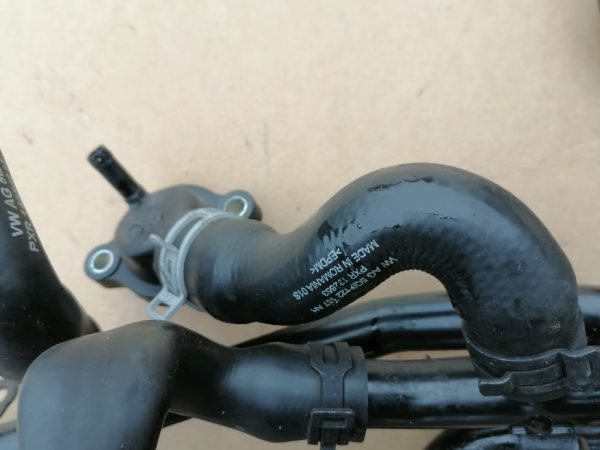 Furtun apa cu cap termostat Audi A3 8V 2.0 tdi 5Q0122157AH 5Q0 122 157 AH - Dezmembrari Auto