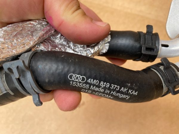 Furtun apa Audi Q8 2.0 tfsi 4M0819373AK 4M0 819 373 AK - Dezmembrari Auto