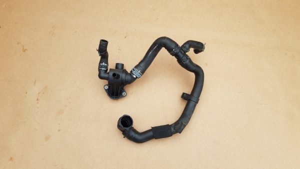 Furtun apa VW Passat CC 2.0 tdi 3AA122051A 3AA 122 051 A - Dezmembrari Auto
